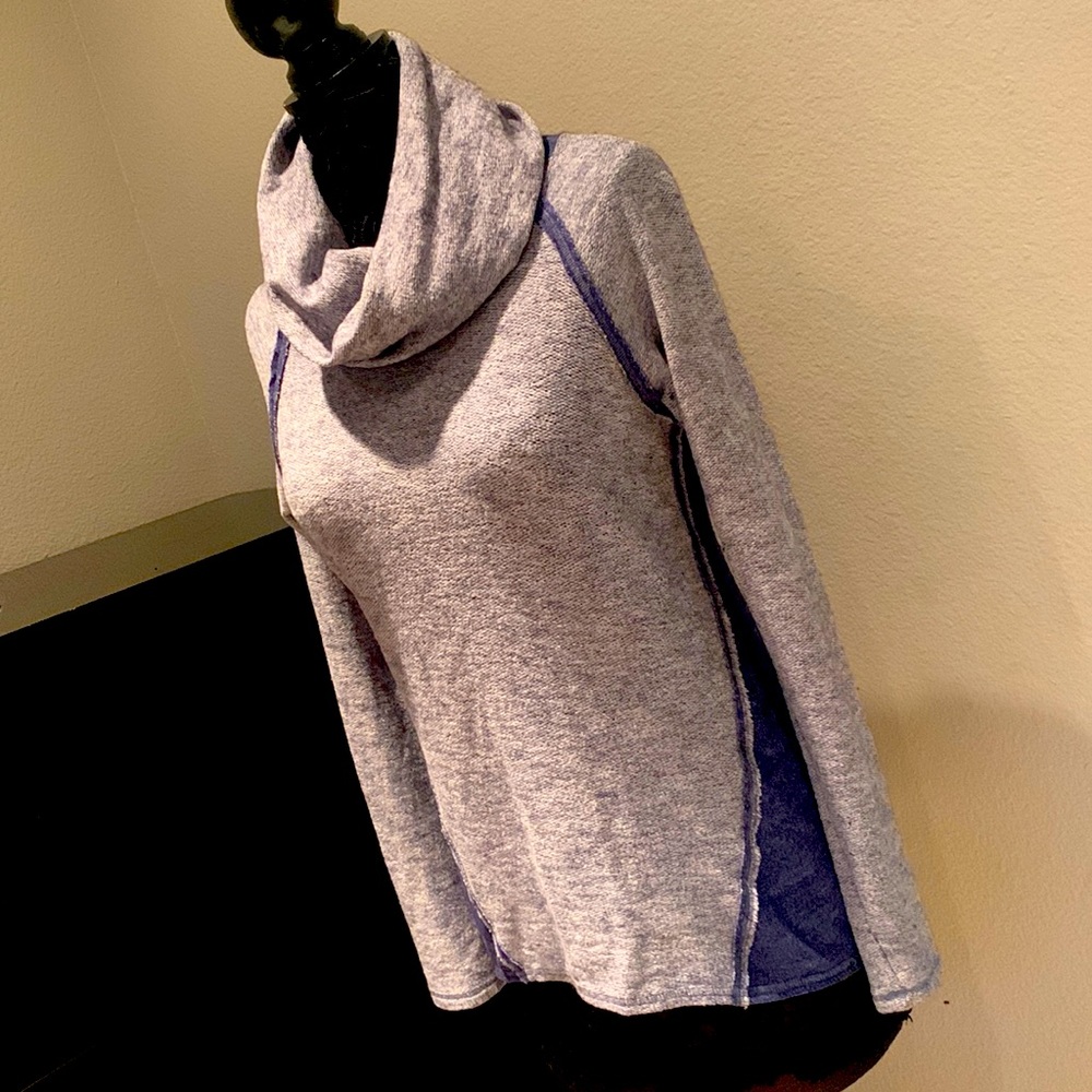 KUHL turtle neck long sleeve sweater